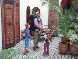 Quartiersuche in Fes