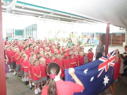 "Appell" mit Nationalhymne in der Schule