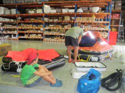 Wartung der Rettungsinsel