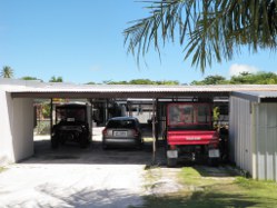 Sogar Autos auf dieser winzigen Insel