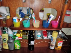 Zahnputzbecher in der Pantry