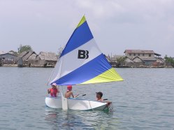 Wir probieren die Segelanlage fr unser Bananaboot aus