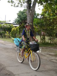 Radlerin auf Huahine